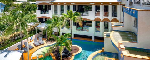 Regal Port Douglas - Accommodation Mount Tamborine 4