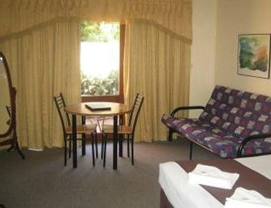 Parkway Motel - Accommodation Mount Tamborine 2
