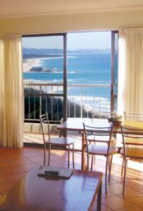 Beachfront Towers - Accommodation Mount Tamborine 2
