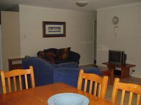 Beachfront Towers - Accommodation Mount Tamborine 4