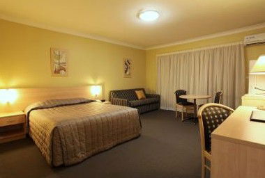 Maclin Lodge Motel - Accommodation Mount Tamborine 4