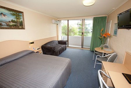 Palm Court Motor Inn - Accommodation Mount Tamborine 1