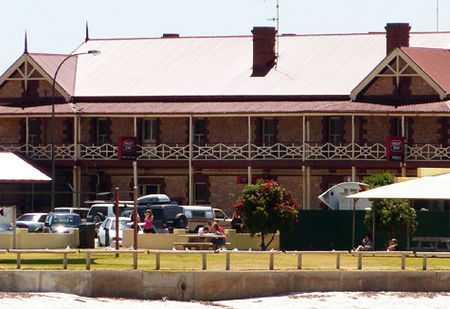 Tumby Bay Hotel And Seafront Apartments - Accommodation Mount Tamborine 2