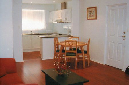 AA Madalena Court Holiday Apartments - Accommodation Mount Tamborine 1