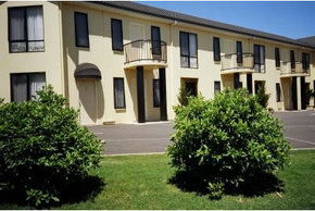 Hopkins House Motel & Apartments - Accommodation Mount Tamborine 2