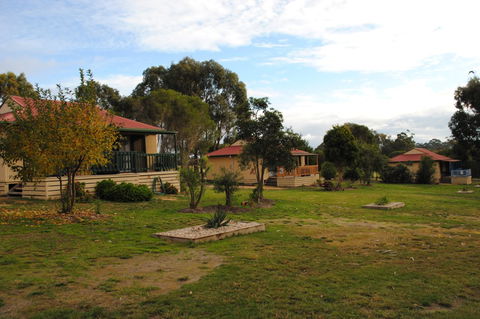 Lakes Entrance Country Cottages - Accommodation Mount Tamborine 0