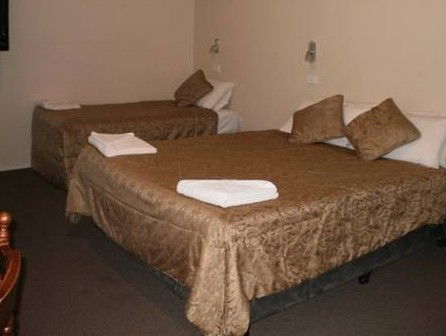 Colonial Village Motel - Accommodation Mount Tamborine 4