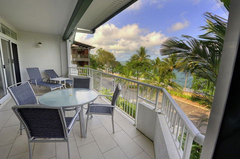 Costa Royale Beachfront Apartments - Accommodation Mount Tamborine 4