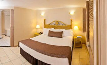 Regal Port Douglas - Accommodation Mount Tamborine 3