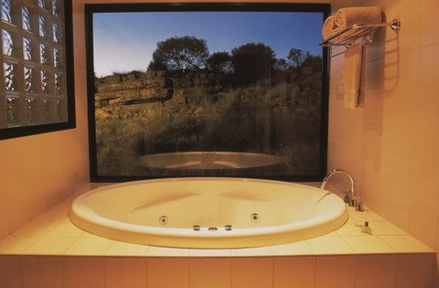 Kings Canyon Resort - Accommodation Mount Tamborine 3