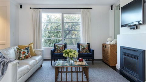 The Summer House - Accommodation Mount Tamborine 3