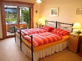 Stephanette's Cottage - Accommodation Mount Tamborine 0