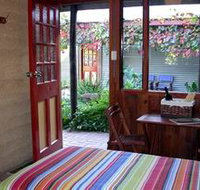 Red Poles - Accommodation Mount Tamborine