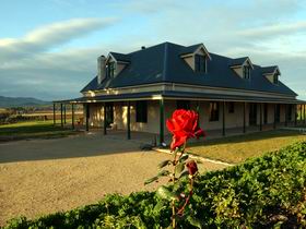 Abbotsford Country House - Accommodation Mount Tamborine 0