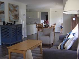 Saltaire Yellow - Accommodation Mount Tamborine 0