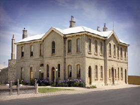 The Customs House - Accommodation Mount Tamborine 0