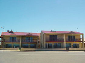 Tumby Bay Hotel Seafront Apartments - Accommodation Mount Tamborine 0