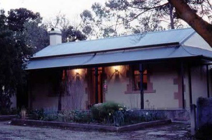 Walnut Cottage - Accommodation Mount Tamborine 0