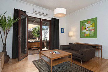 Strathalbyn Villas - Accommodation Mount Tamborine 2