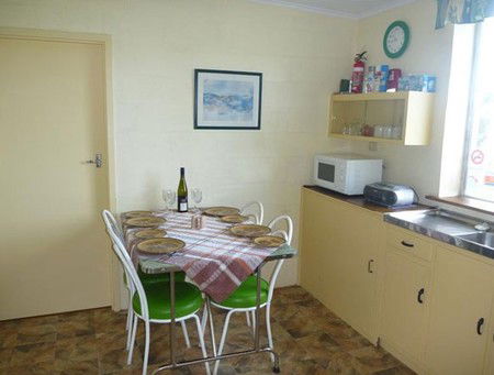 Oaklands Fishing Cottage - Accommodation Mount Tamborine 3