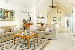 Absolute Beachfront Belongil Summerhouse - Accommodation Mount Tamborine 1