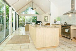 Absolute Beachfront Belongil Summerhouse - Accommodation Mount Tamborine 2