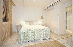 Absolute Beachfront Belongil Summerhouse - Accommodation Mount Tamborine 5