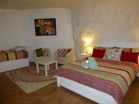 Underground Bed And Breakfast - Accommodation Mount Tamborine 2
