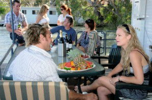 Moving Waters Self Contained Moored Houseboat - Accommodation Mount Tamborine 2