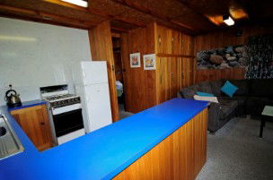 Moving Waters Self Contained Moored Houseboat - Accommodation Mount Tamborine 5