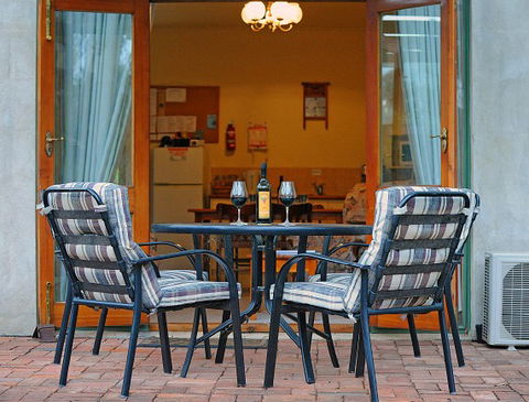 St Helens Cottages- Coach House - Accommodation Mount Tamborine 2