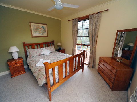 St Helens Cottages- Coach House - Accommodation Mount Tamborine 4