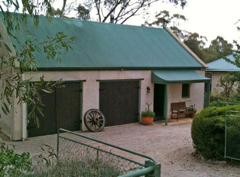 St Helens Cottages- Coach House - Accommodation Mount Tamborine 9