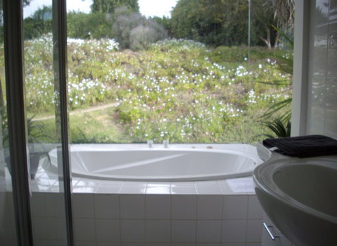 Riverfront Holiday House - Accommodation Mount Tamborine 9
