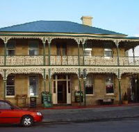 Richmond Arms Hotel - The - Accommodation Mount Tamborine