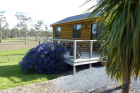 Hazelcreek Cottages - Accommodation Mount Tamborine 0