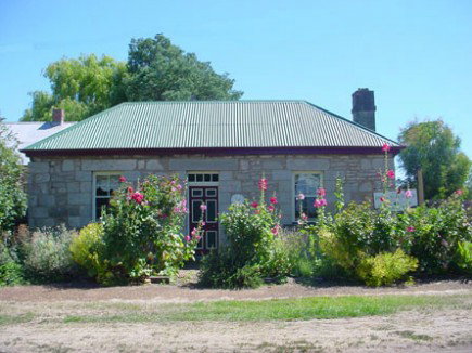 Colonial Cottages Of Ross - Historic Hudson Cottage - Accommodation Mount Tamborine 1