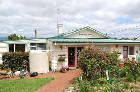 Deloraine Highview Lodge Backpackers - Accommodation Mount Tamborine 1