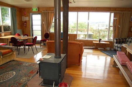 Deloraine Highview Lodge Backpackers - Accommodation Mount Tamborine 2