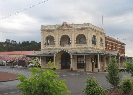 Empire Hotel - Accommodation Mount Tamborine 1
