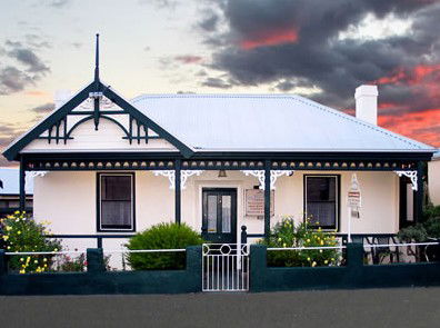 Touchwood Cottages - Accommodation Mount Tamborine 1