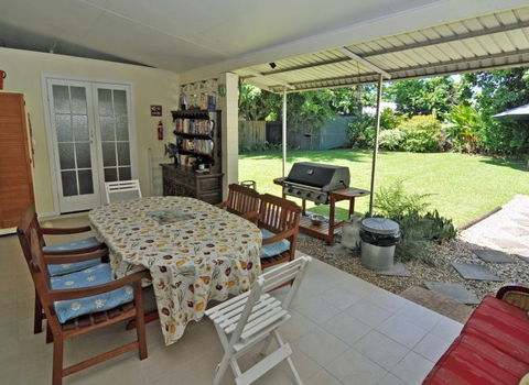 Cairns Holiday Homes Wilks House - Accommodation Mount Tamborine 2