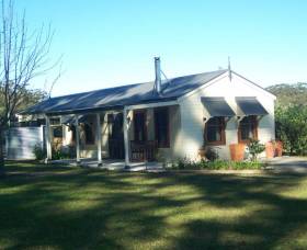 Hillcrest Cottage - Accommodation Mount Tamborine 0
