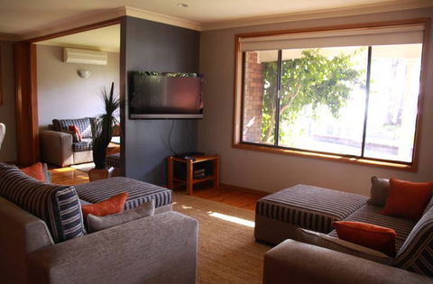 Plantation Point Beach House - Accommodation Mount Tamborine 3