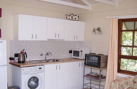 Hillcrest Cottage - Accommodation Mount Tamborine 4