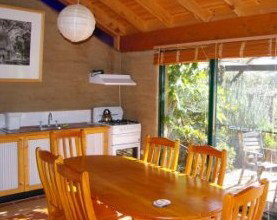 Back Forest Retreat - Accommodation Mount Tamborine 2