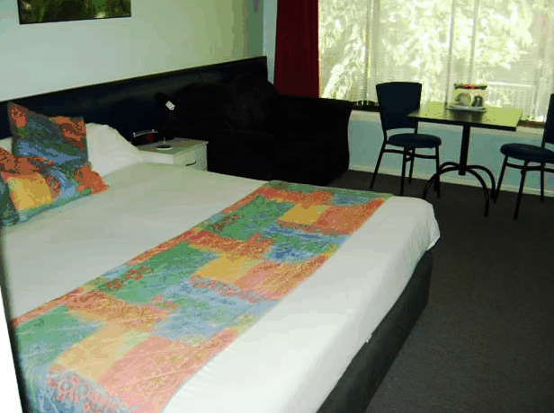 Poinciana Motel - Accommodation Mount Tamborine 0