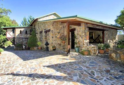 Castle On The Hill Bed And Breakfast - Accommodation Mount Tamborine 3