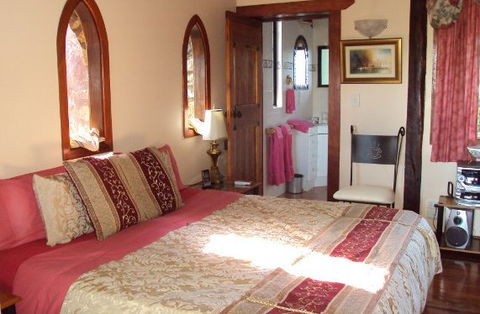 Castle On The Hill Bed And Breakfast - Accommodation Mount Tamborine 4