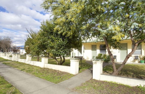 Tumut Apartments - Accommodation Mount Tamborine 0